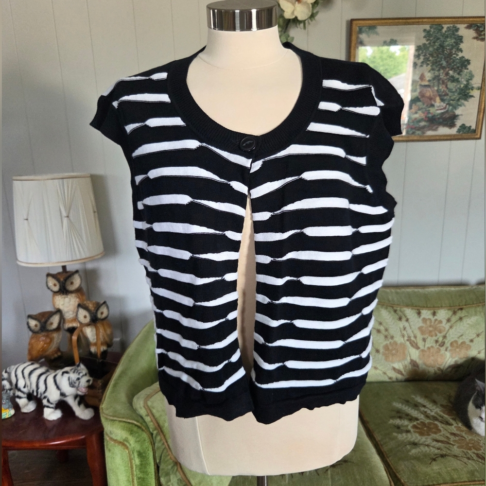 🌻Foxcroft Black and White Cotton Top